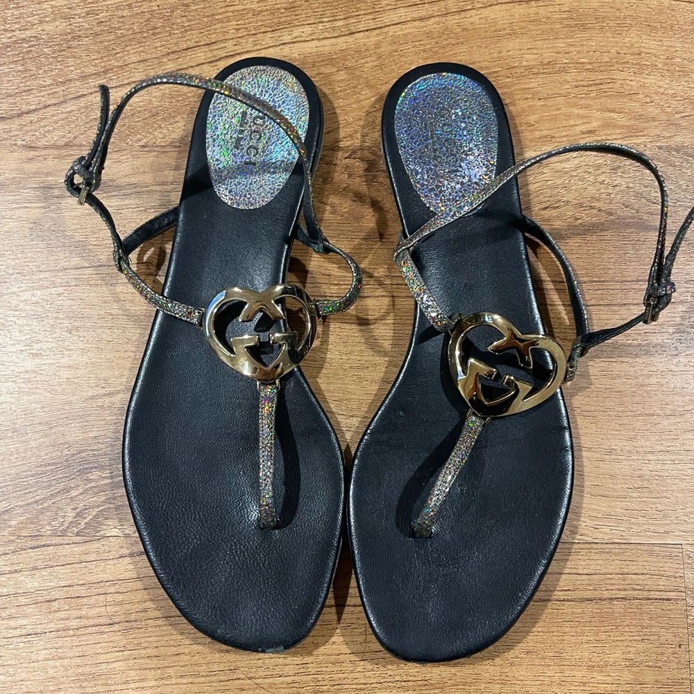 Gucci Metallic Leather GG Interlocking HEART Thong Sandals